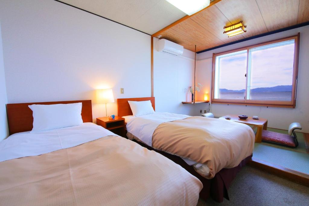 Lake Side Hotel Minatoya ryokan Fukushima Inawashiro 1