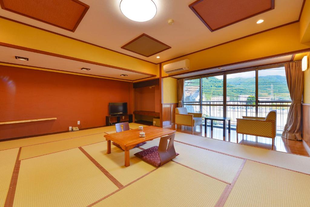 Ooedo Onsen Monogatari Hotel Shinko ryokan Yamanashi Fuefuki 2