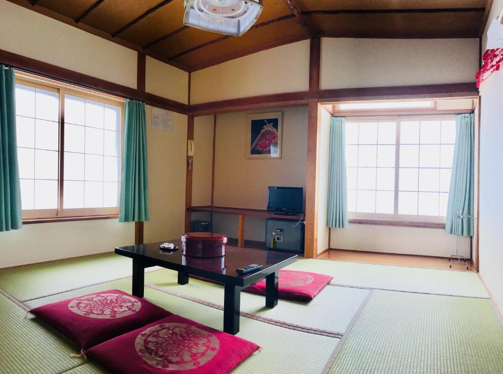 Yamakyuso ryokan Nagano Otari 2