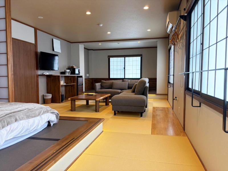 Nozawa Onsen Azegamikan
