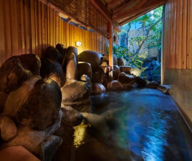 Covered rock onsen bath with garden view at AKARI et KAORI in Shizuoka
