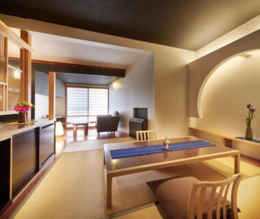 Tatami room with low wooden table, shoji screens and alcove at AKARI et KAORI Shizuoka