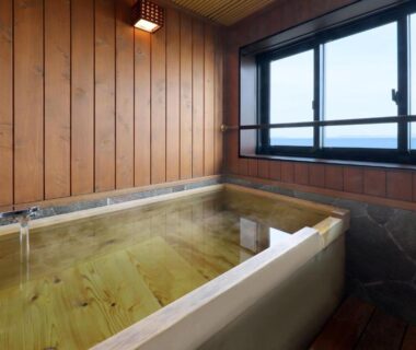 Wood-lined indoor bath with window at Ako Onsen Shiosaikirara Shokichi Hyōgo Kansai
