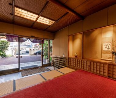 Tatami entrance with red carpet and tokonoma at Atami Onsen Yamaki Ryokan, Shizuoka
