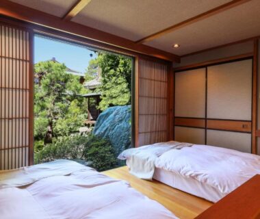 Room with futon and sliding shoji doors opening to a garden at Beautiful Japanese Garden Kagetsu, Yamanashi