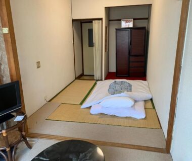 Futon bedding on tatami, low table and TV in Beppu no Oyado Kagaya, Ōita