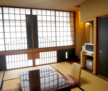 Traditional tatami room with low table, floor chairs and shoji screens at Bosenkan, Chūbu, Gifu