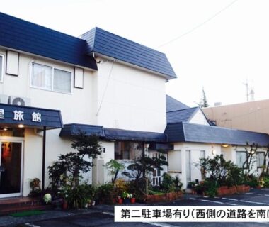 Two-story exterior of Business Hotel Shizusato Ryokan with entrance, potted plants and traditional signage in Gifu, Chūbu