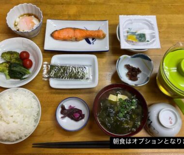 Japanese breakfast set with rice, grilled salmon, miso soup and pickles at Business Hotel Shizusato Ryokan, Gifu