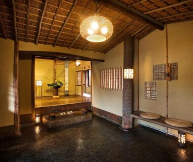 Entrance corridor with tatami room, shoji screens, wooden beams and bench seating in Charoku Bekkan, Kyoto