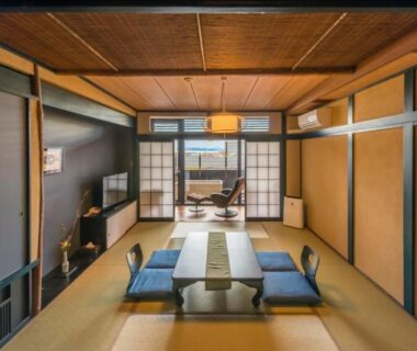 Traditional tatami room with low table, floor cushions and shoji screens at Chikurakan in Chiba