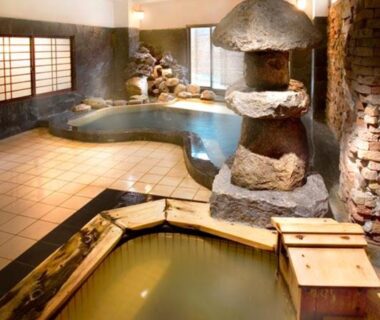 Indoor onsen baths with stone lantern and wooden soaking tub at Chikurakan, Chiba, Kantō
