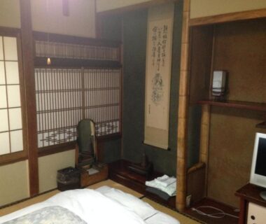 Futon bedding on tatami floor with shoji screens and tokonoma in Chuokan Shimizuya Ryokan, Nagano