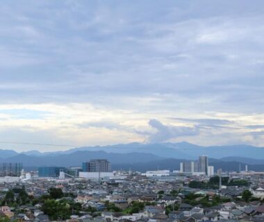 Wide cityscape with distant mountains, view for DP小山町Machida in Tokyo, Kantō, Japan