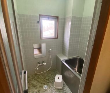 Small tiled bathing room with stainless steel tub and stool, Elan Hotel Lake Nojiri, Nagano, Chūbu Japan