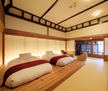 Futons on raised wooden platform, tatami floor and shoji screens at Fuji Onsenji Yumedono, Yamanashi