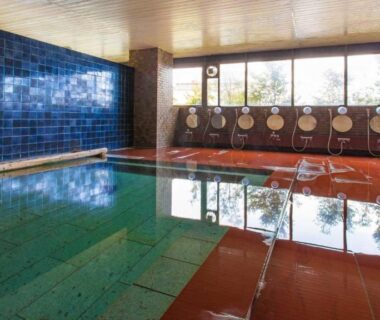 Tiled indoor onsen bath with wash stations at Fujiya in Chubu, Ishikawa, Japan