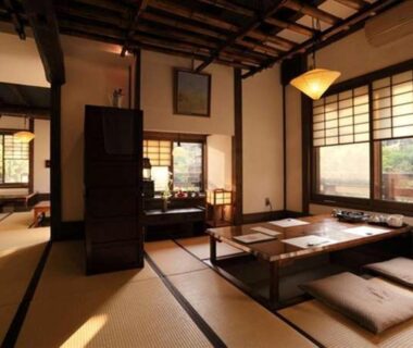 Spacious tatami room with low table, zabuton cushions and shoji screens at Fujiya in Kumamoto, Kyūshū