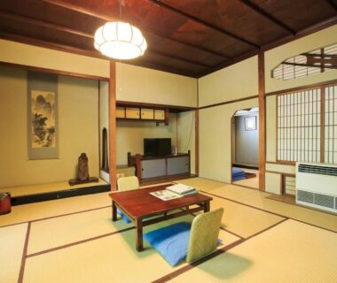 Traditional tatami room with low table, zabuton cushions, shoji screens and tokonoma alcove at Fukuzumiro in Kanagawa