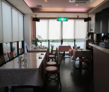 Dining room with tables, stools, and window blinds at Funayado Akitaya in Kanagawa, Japan