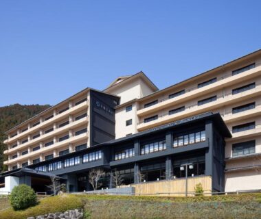 Exterior of Furuyu Onsen Oncri in Saga, Kyūshū with hillside backdrop