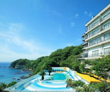 Terraced outdoor pools at Futagojimasou along Wakayama coast