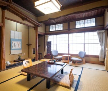 Traditional tatami room with low table, zabuton chairs, shoji screens and tokonoma at Gensen Uenoya, Kanagawa