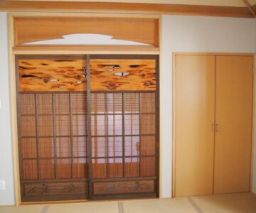 Traditional tatami room with shoji screens and carved wooden transom at Hagurokan in Yamagata, Tōhoku, Japan
