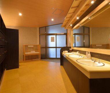 Wash basins and lockers in Hakone Kowakien Mikawaya Ryokan bathhouse changing room Kanagawa