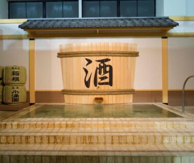 Indoor tiled onsen with wooden sake barrel decor, Hakone Kowakien Miyamafurin, Kanagawa Japan