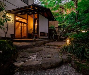 Stone steps and lit wooden entrance at Hakone Onsen Sanso Nakamura, verdant garden in Kanagawa