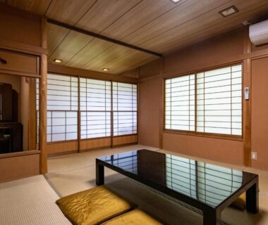 Tatami room with low lacquer table, zabuton cushions, shoji screens at Hakone Onsen Sanso Nakamura, Kanagawa