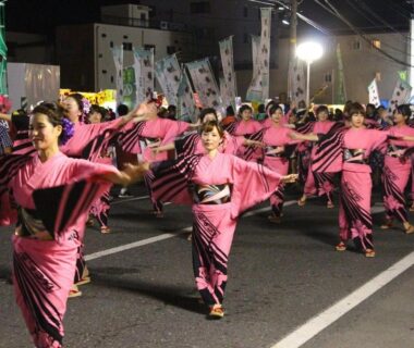 Night festival dancers in pink yukata, Hamabeno Ryouriyado Houraikan, Iwate Tōhoku Japan