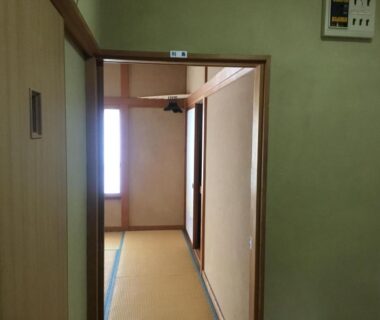 Narrow tatami hallway with sliding doors and bright window at Hamayuu in Shizuoka, Chubu