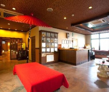 Reception area with red bench, umbrella and seating at Hamazen Ryokan, Kumamoto, Kyūshū