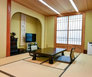 Tatami room with low table, shoji screens and tokonoma alcove, Hamazen Ryokan, Kumamoto