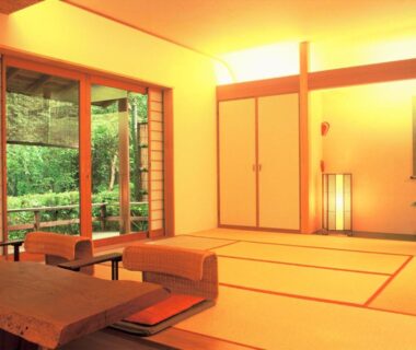 Traditional tatami room with low seating, tokonoma and garden view at Hanafubuki in Shizuoka