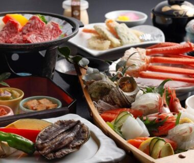 Crab and assorted seafood dishes on lacquer tray at Hanamandara Ryokan, Hyōgo, Kansai