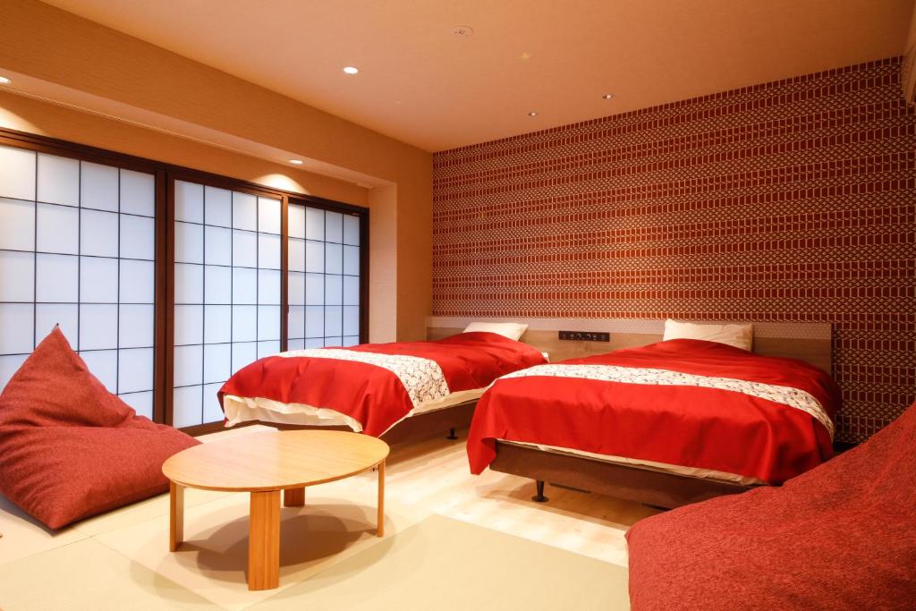 Tatami Twin Room at Hanamandara Hyōgo Twin tatami room with shoji screens, low table and red bedding at Hanamandara in Hyōgo, Kansai