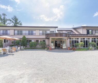 Two-story ryokan building with outdoor seating and gravel forecourt at Hanamizuki, Yamanashi, Chūbu, Japan