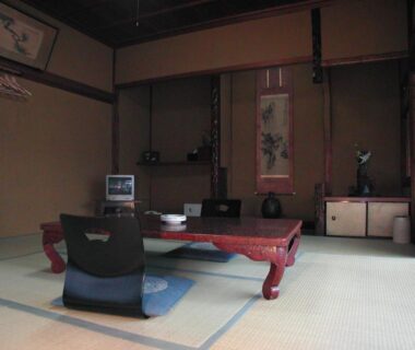 Traditional tatami room with low table, floor chairs, shoji screens and tokonoma alcove at Hanaya Tokubei in Nara