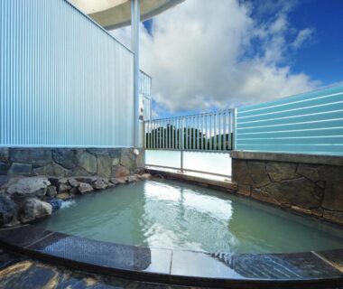 Outdoor stone onsen bath with blue privacy panels at Harunako Onsen Yusuge, Gunma, Kantō, Japan