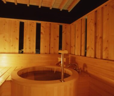 Round wooden soaking tub in enclosed bath at Hatori, Chubu, Ishikawa, Japan