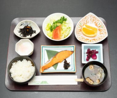 Tray with grilled fish, rice, miso soup and side dishes at Healthy Pal Akagi in Gunma, Kantō