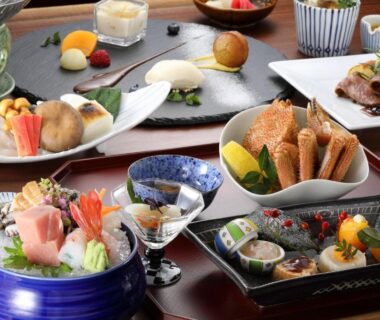 Assorted Japanese dishes and sashimi at Heiseikan Shiosaitei Hanatsuki Hokkaidō ryokan dining