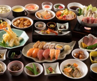Multi-course Japanese meal with sushi, tempura and small side dishes at Hirayukan, Gifu