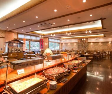 Buffet counters with warmers and dishes in Horohoro Sanso dining room, Hokkaidō