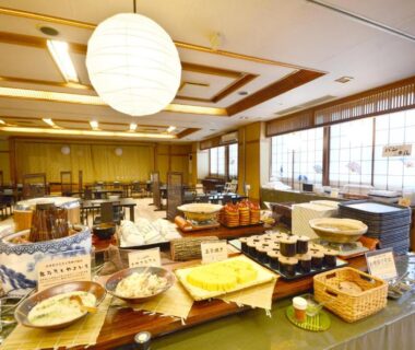 Buffet spread in tatami dining room at Hoshikawakan, Nagano, Chūbu