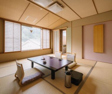 Tatami room with low table and floor chairs at Hot spring inn Snow country in Niigata, Chūbu
