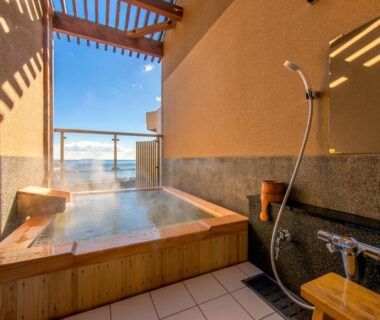 Steaming wooden onsen tub with shower and sea view at Hotel Kan-ichi, Shizuoka